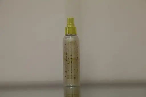 Ushas Shimmer Spray