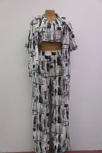 Three piece trouser shortsleeved