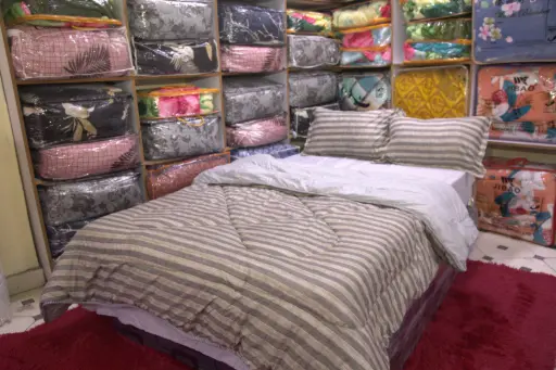 5*6 brown stripped Binded Duvets